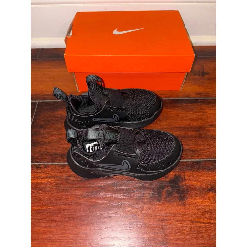 New‎ Nike Kids' Grade School Flex Runner 3 Shoes Size little kids 9 Retail $75